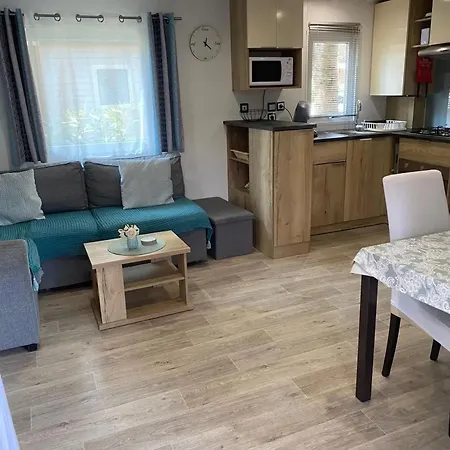 Saint-cyprien Bungalow: 3-bedroom Retreat With Shared Pool And Wi-fi Holiday home *